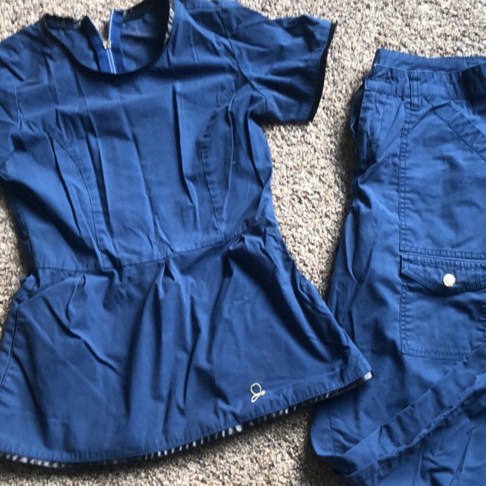 Jaanuu scrub set